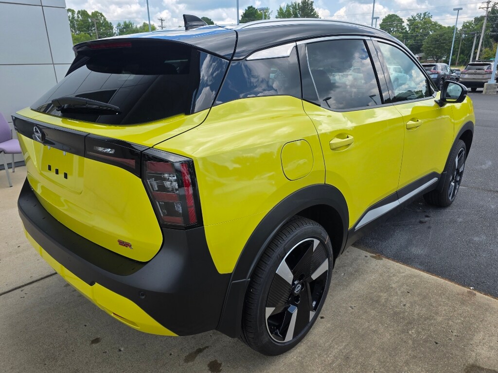 2025 Nissan Kicks SR photo 3