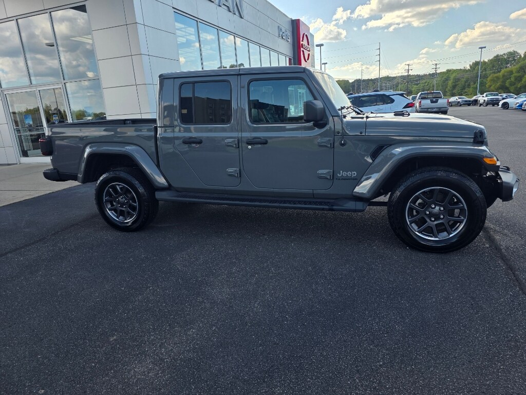 2021 Jeep Gladiator Overland photo 2