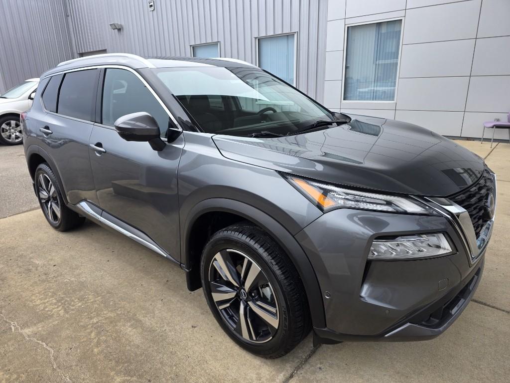 2023 Nissan Rogue SL's photo