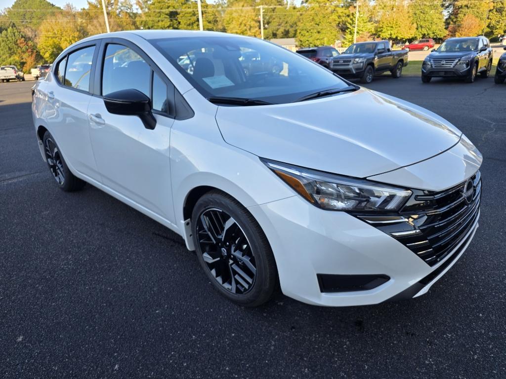 2025 Nissan Versa Sedan SR's photo