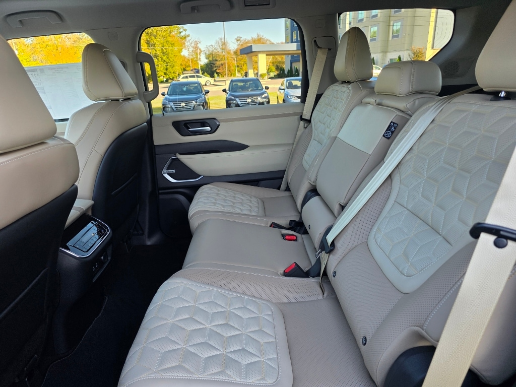 2026 Nissan Armada Platinum - Photo 13