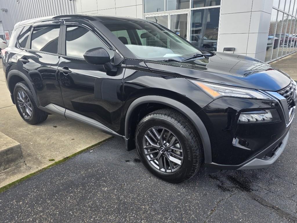 2023 Nissan Rogue S's photo