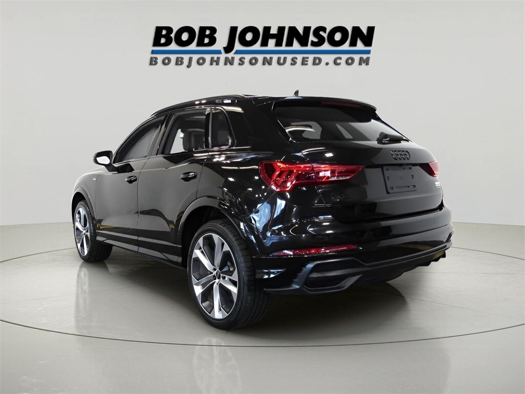 2022 Audi Q3 Premium Plus 45 TFSI S line photo 4