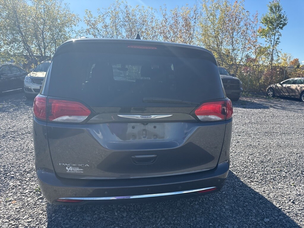 2020 Chrysler Pacifica Touring L photo 3