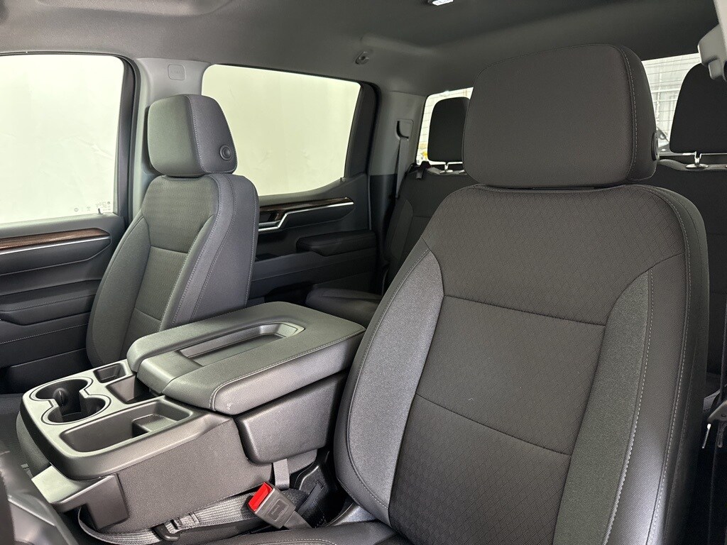 2024 Chevrolet Silverado 1500 LT photo 4