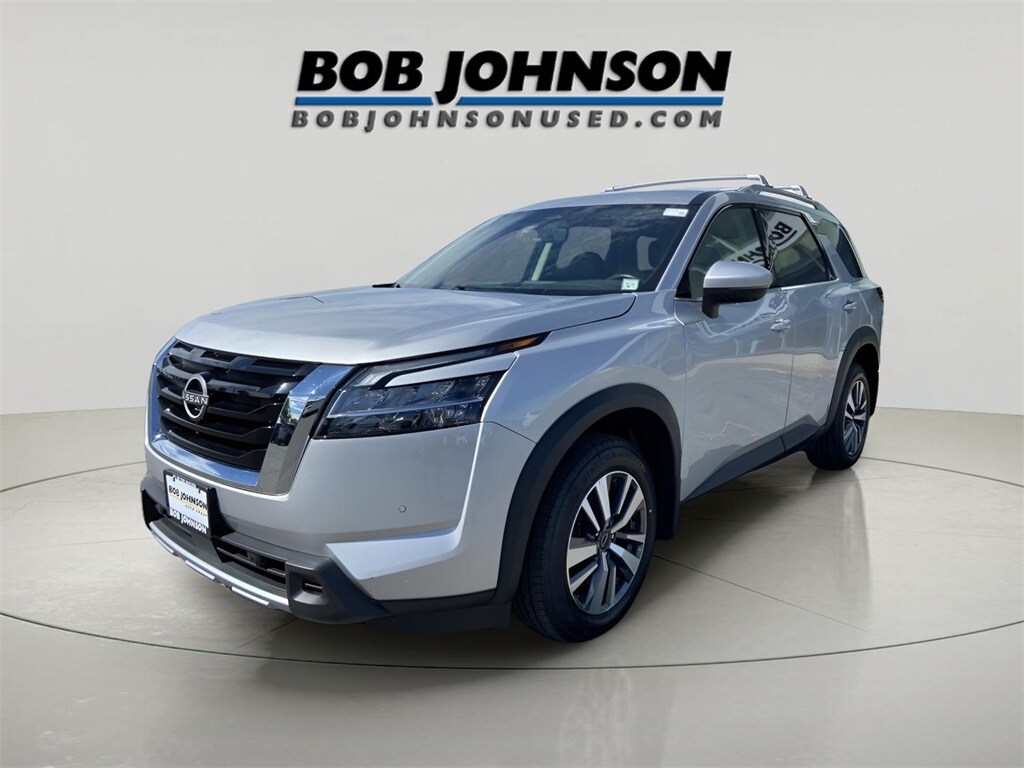 2023 Nissan Pathfinder SL photo 3