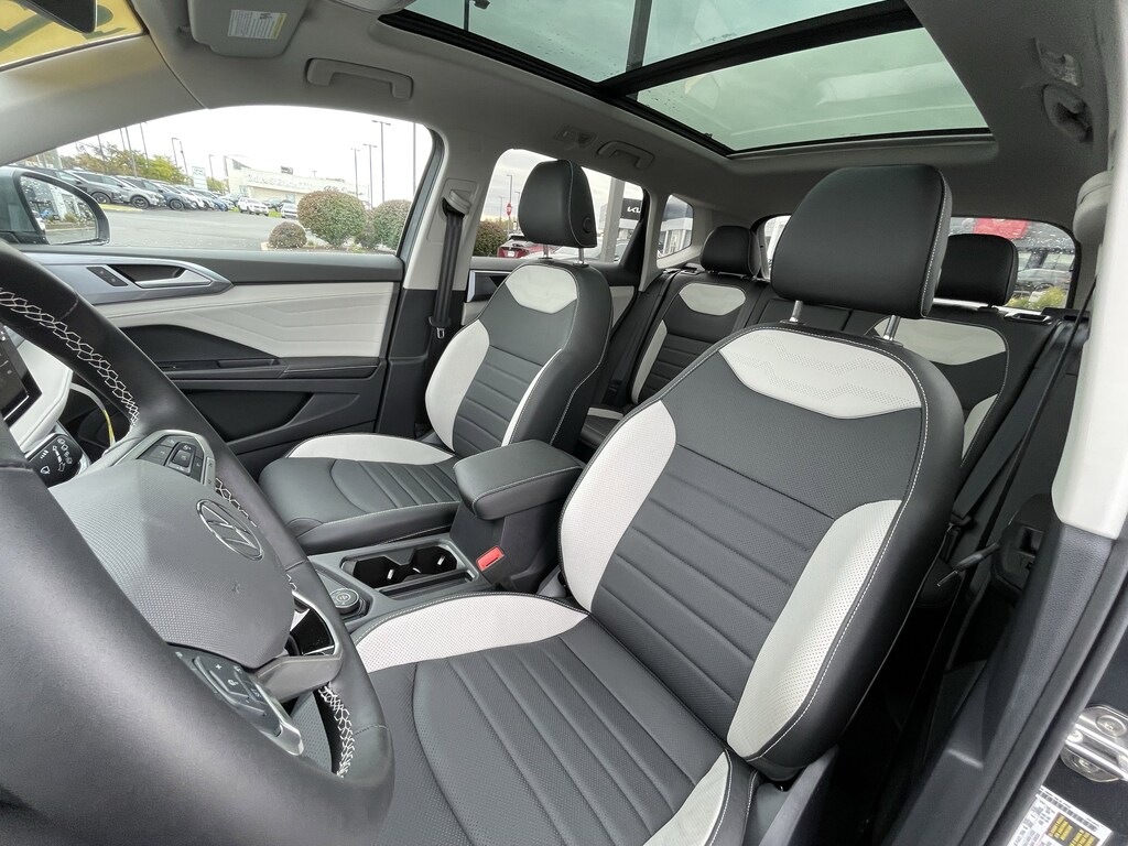 New 2025 Volkswagen Taos 1.5T SEL SUV