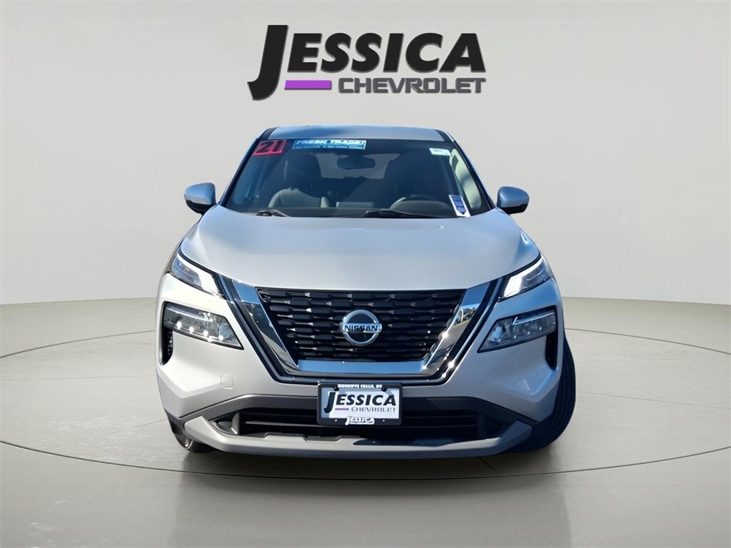 2021 Nissan Rogue SV photo 2
