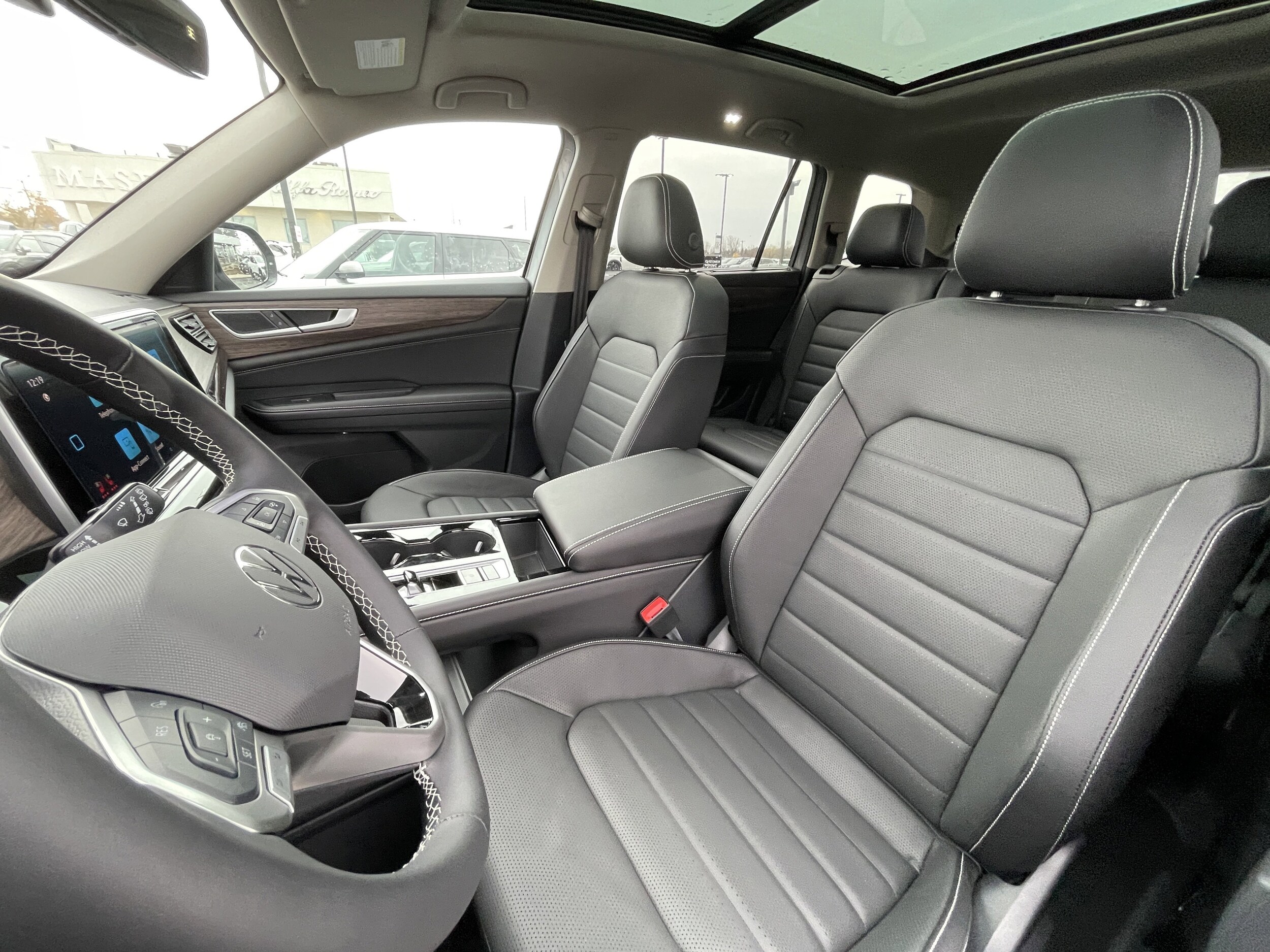 2026 Volkswagen Atlas SEL photo 2