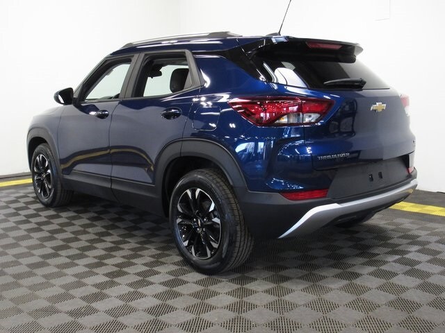 2023 Chevrolet Trailblazer LT photo 2