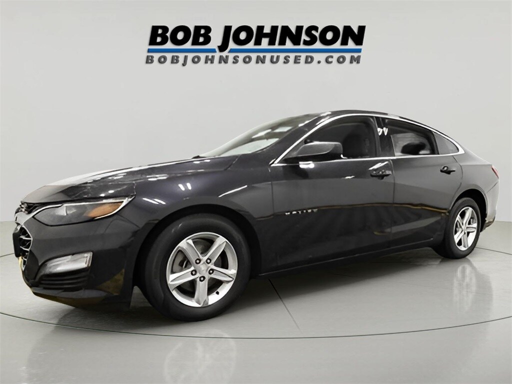 2022 Chevrolet Malibu LS photo 2