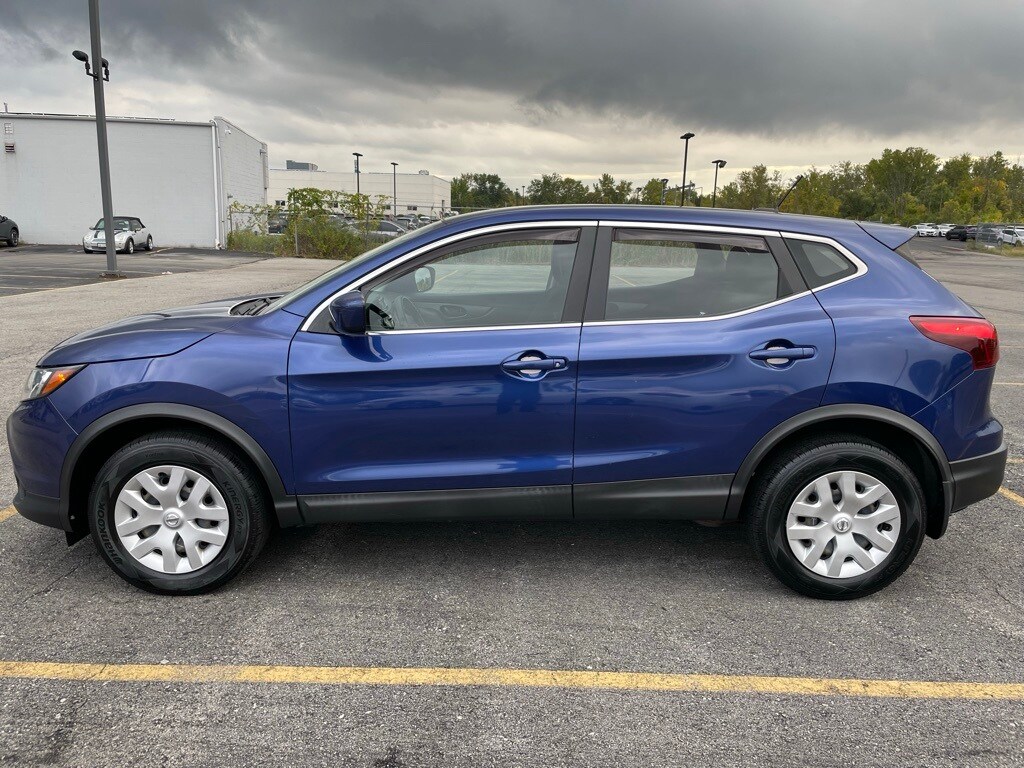 2018 Nissan Rogue Sport S photo 3
