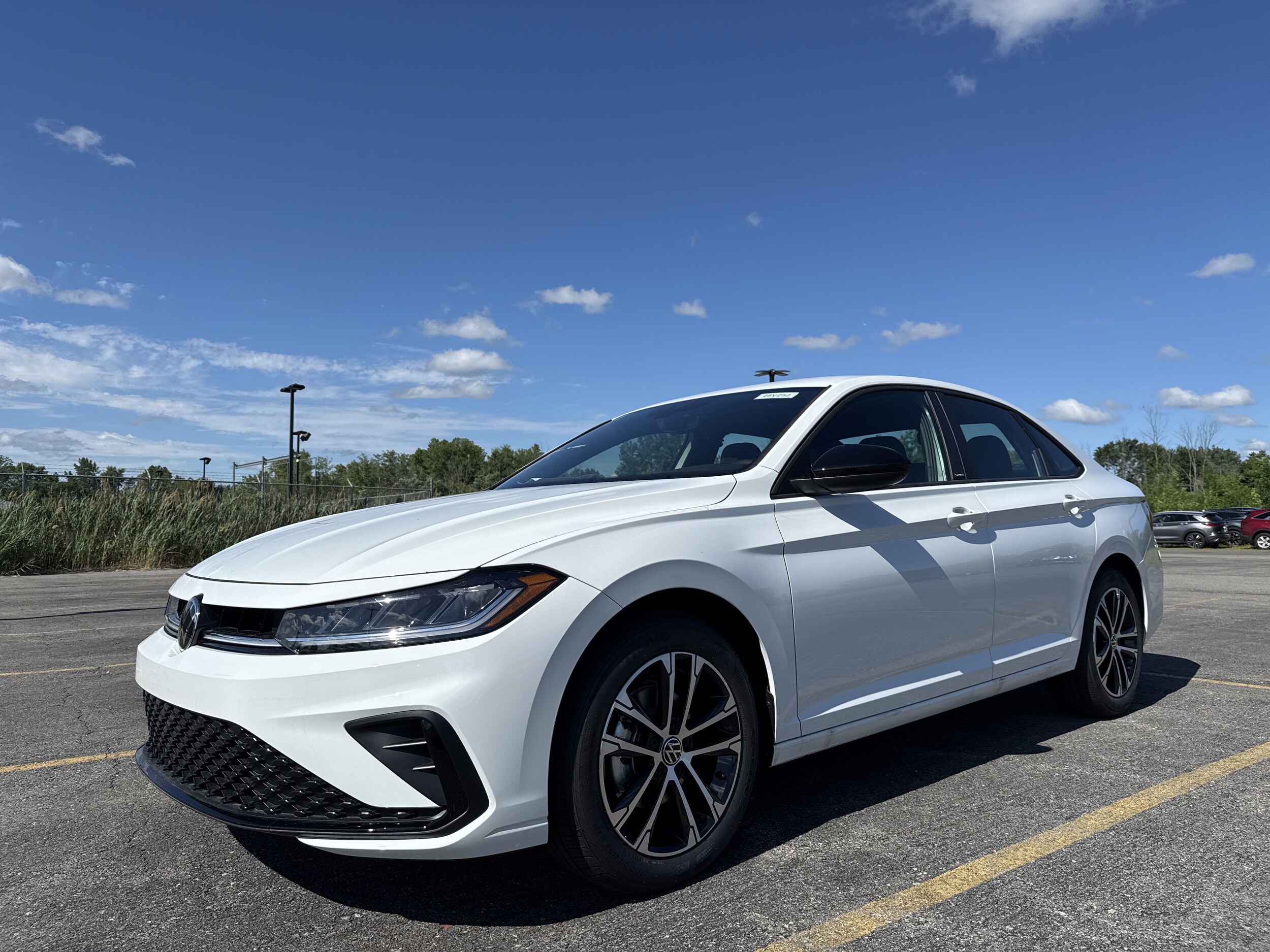 2025 Volkswagen Jetta 1.5T Sport photo 3