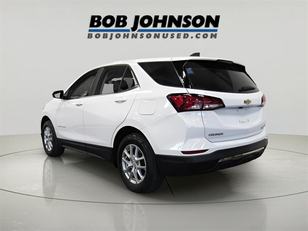 2024 Chevrolet Equinox LT photo 2