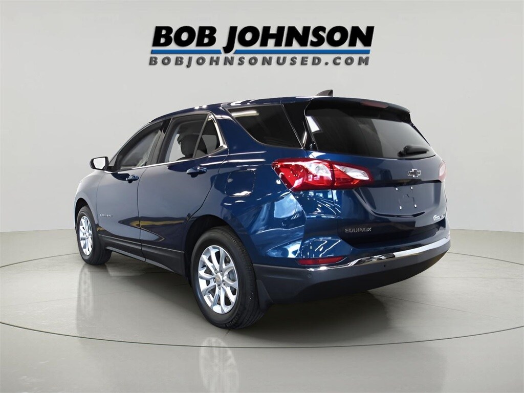 2020 Chevrolet Equinox LT photo 2