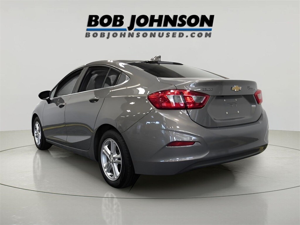 2018 Chevrolet Cruze LT photo 2