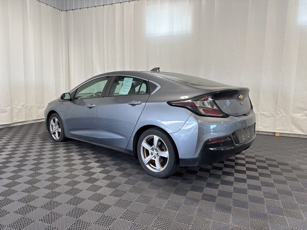 2018 Chevrolet Volt LT photo 2
