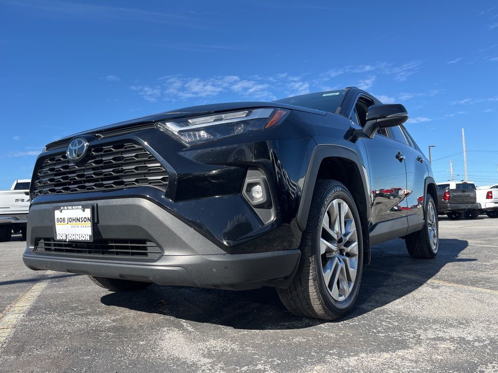 2023 Toyota RAV4 XLE Premium photo 3
