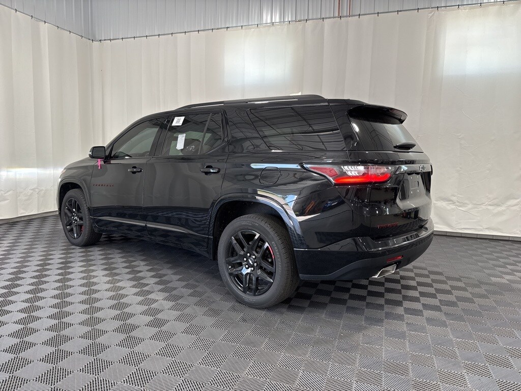 2021 Chevrolet Traverse Premier photo 2