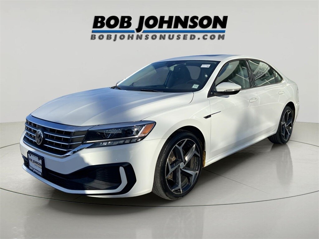 2020 Volkswagen Passat 2.0T R-Line photo 3