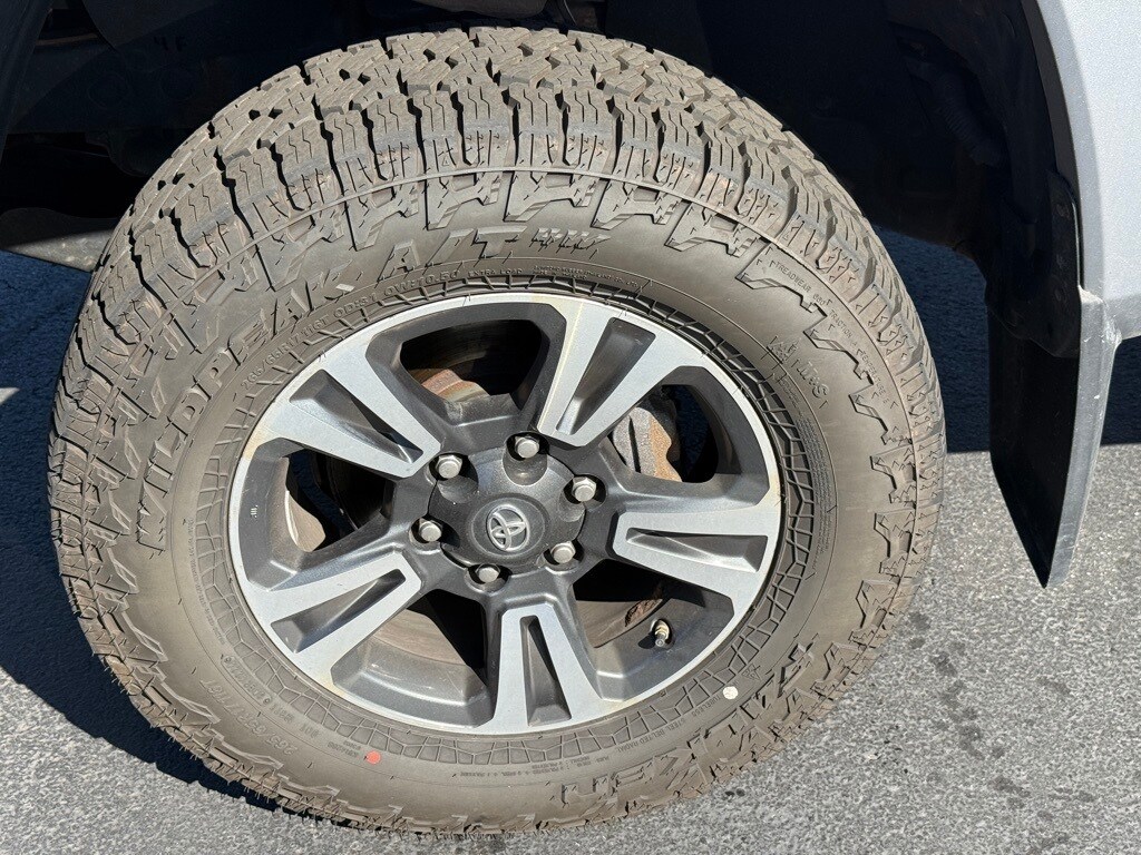 2017 Toyota Tacoma SR5 V6 photo 4