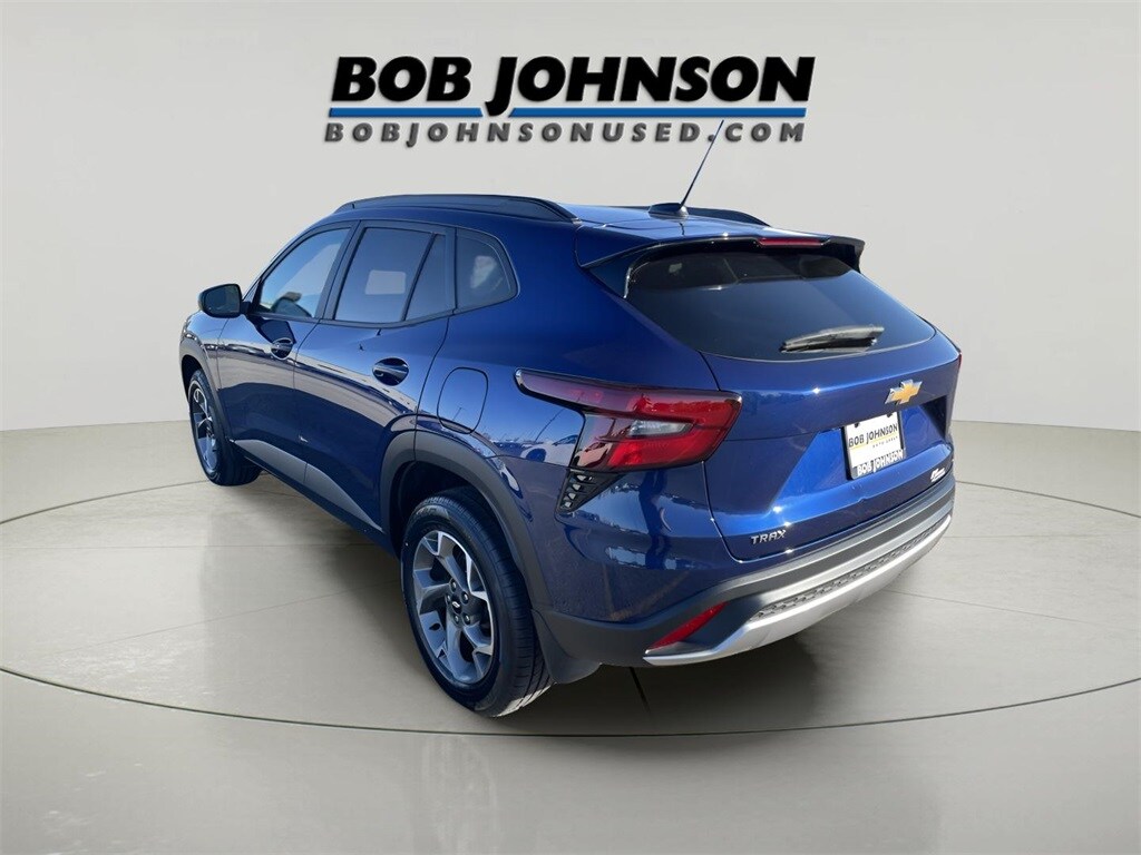 2024 Chevrolet Trax LT photo 4