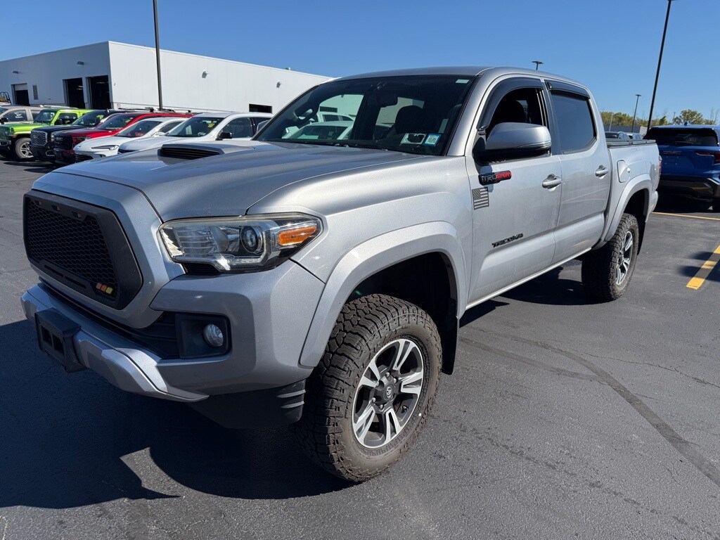 2017 Toyota Tacoma SR5 V6 photo 3