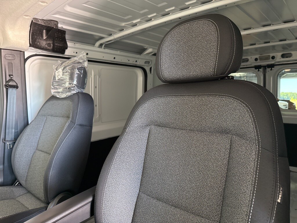 2025 Ram ProMaster 1500 Tradesman Cargo Van photo 3