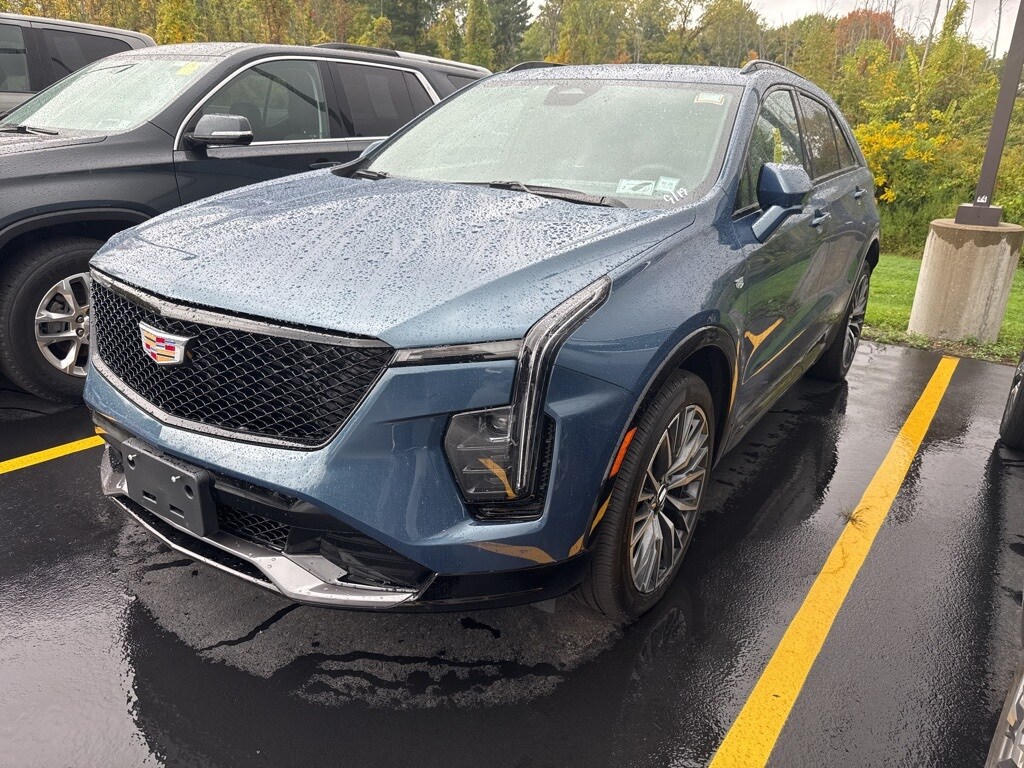 2025 Cadillac XT4 Sport photo 3