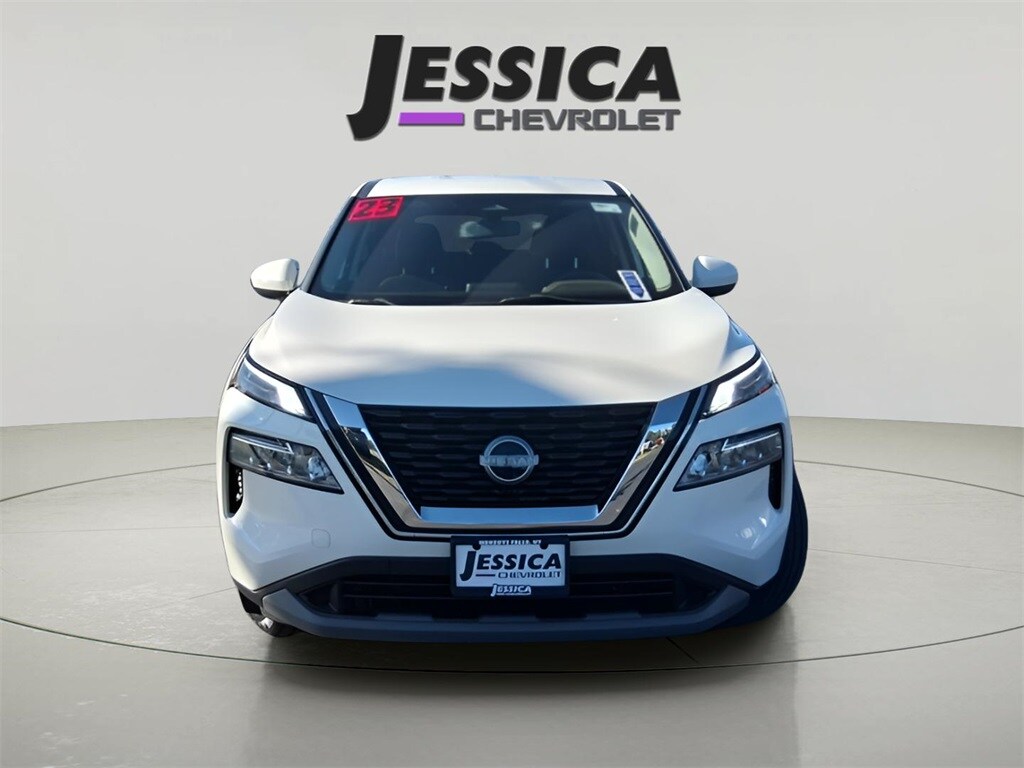 2023 Nissan Rogue SV photo 2