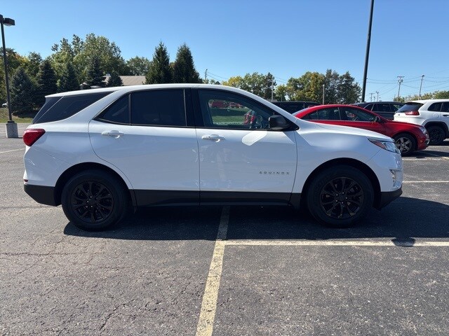 2019 Chevrolet Equinox LS photo 2