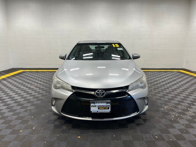 2015 Toyota Camry XLE photo 2