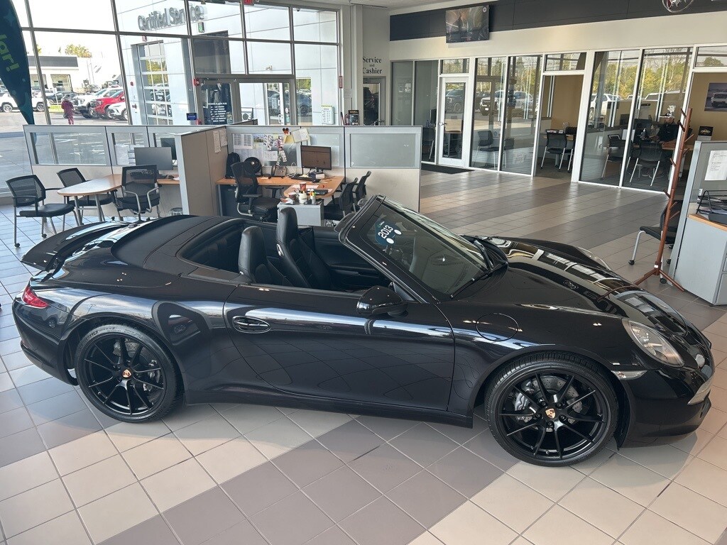 2013 Porsche 911 Cabriolet photo 2