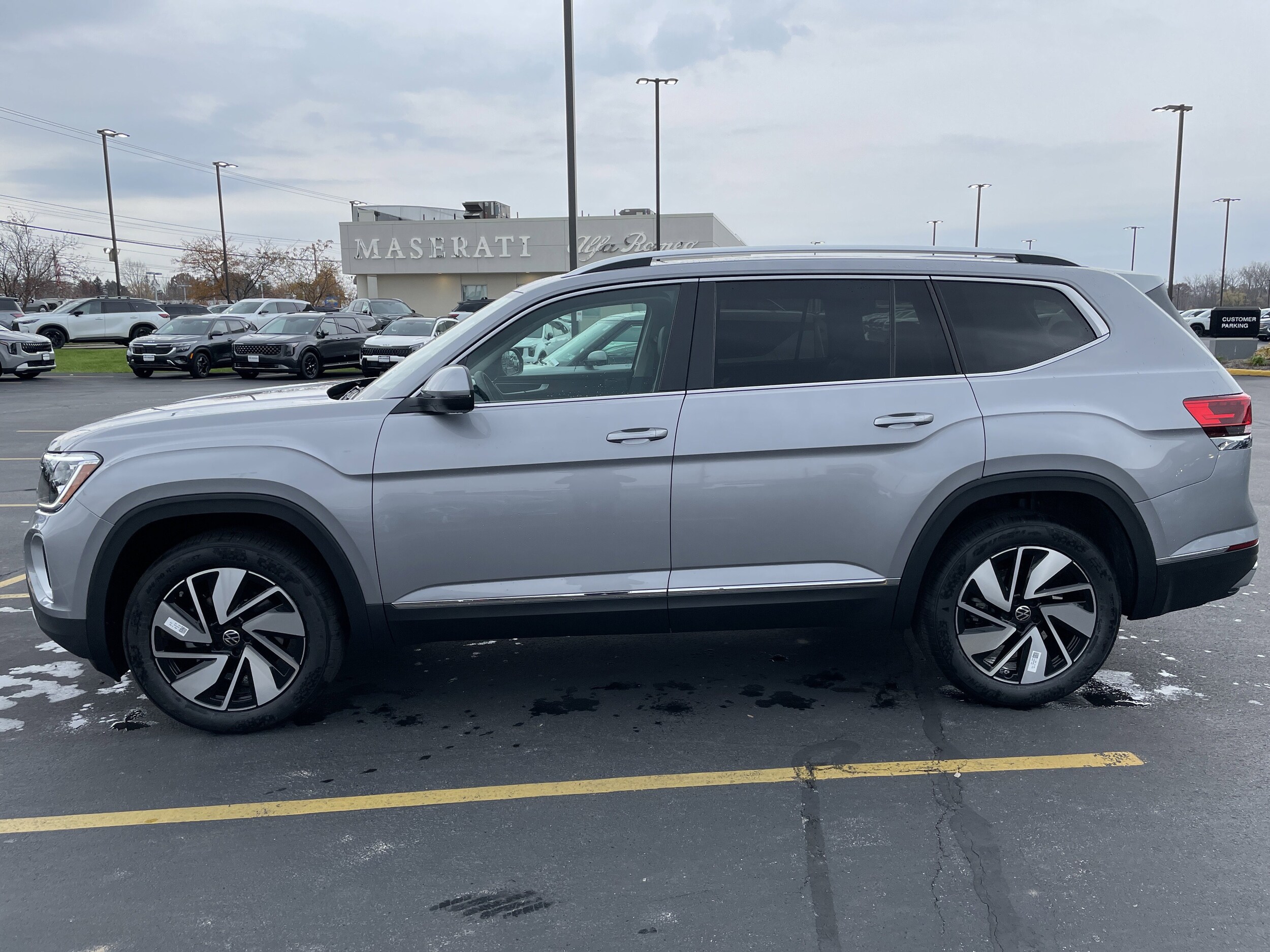 2026 Volkswagen Atlas SEL photo 4