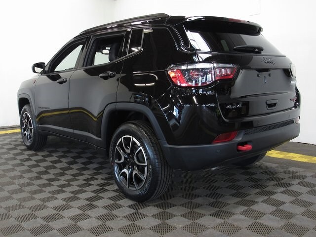 2024 Jeep Compass Trailhawk photo 2