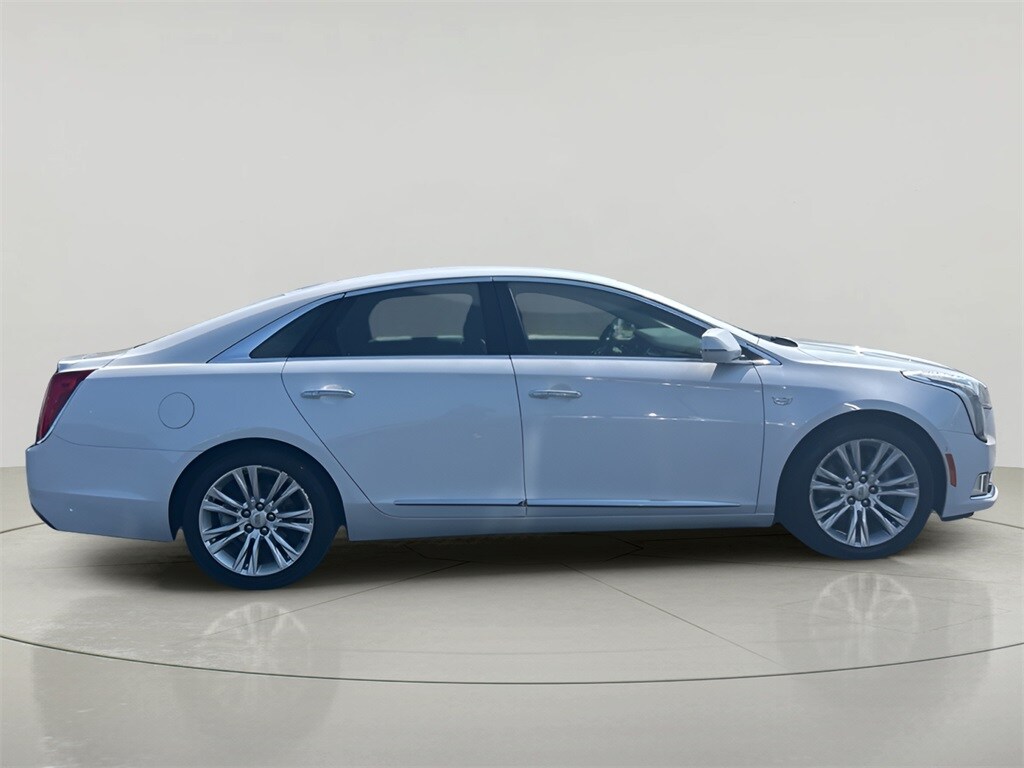 2018 Cadillac XTS Luxury photo 2