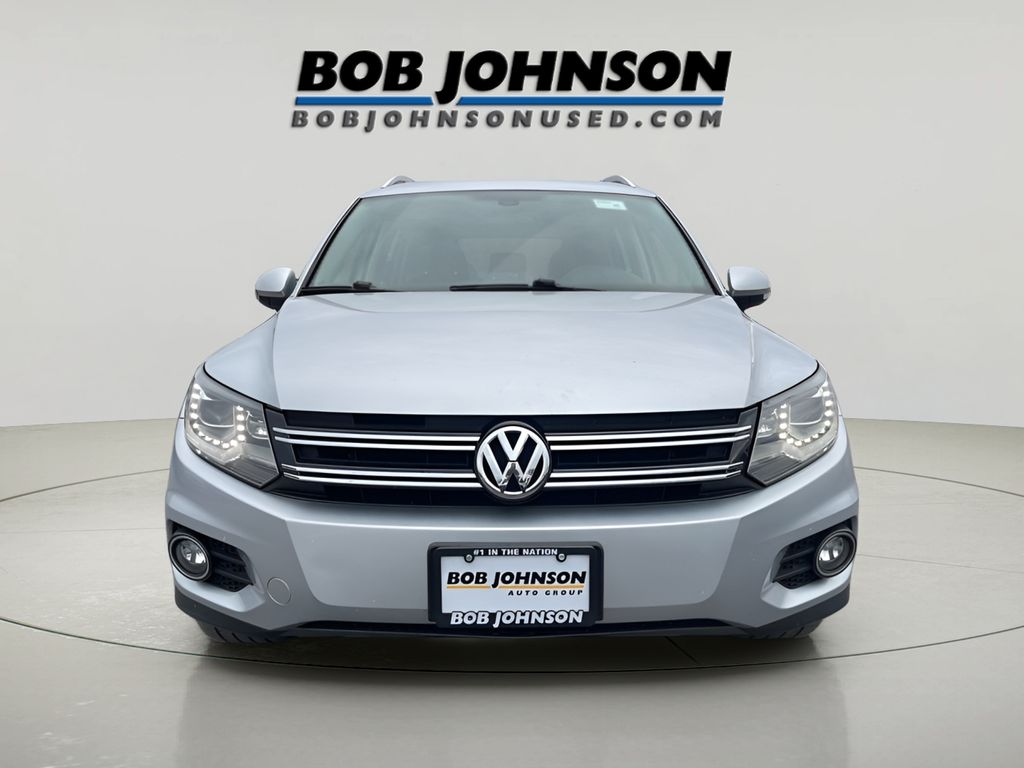 2016 Volkswagen Tiguan SEL photo 2
