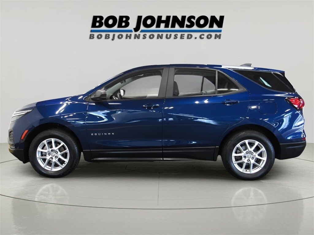 2022 Chevrolet Equinox LS photo 3