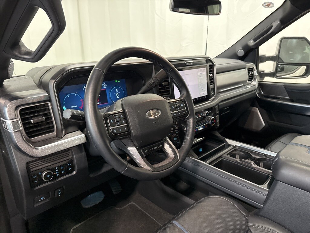 Used 2025 Ford F-250SD Platinum Truck