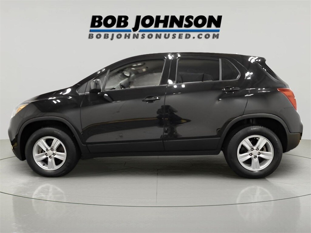 2022 Chevrolet Trax LS photo 4