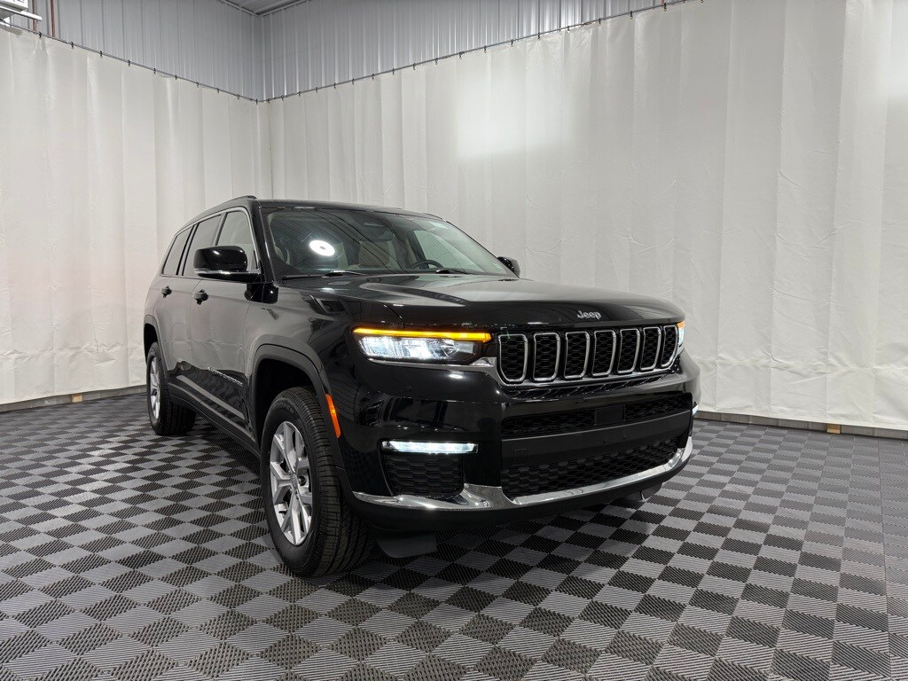 2022 Jeep Grand Cherokee Limited photo 2