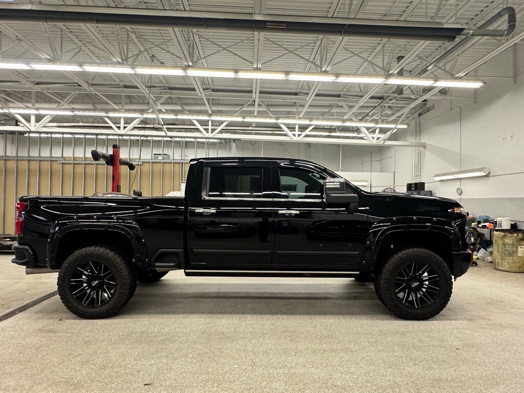 2024 Chevrolet Silverado 2500HD High Country photo 3