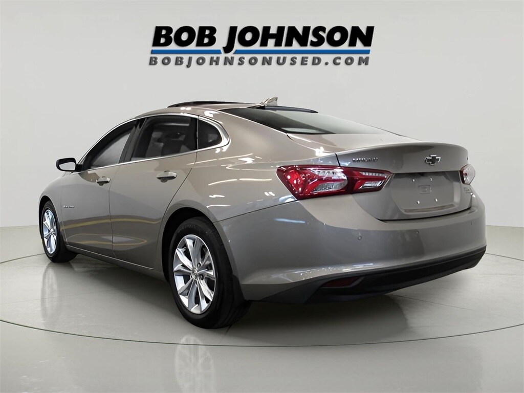 2022 Chevrolet Malibu 1LT photo 2