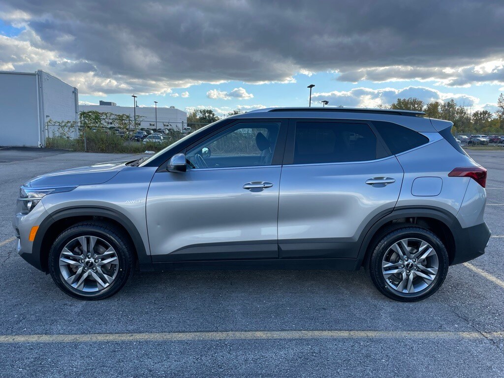 2023 Kia Seltos S photo 3