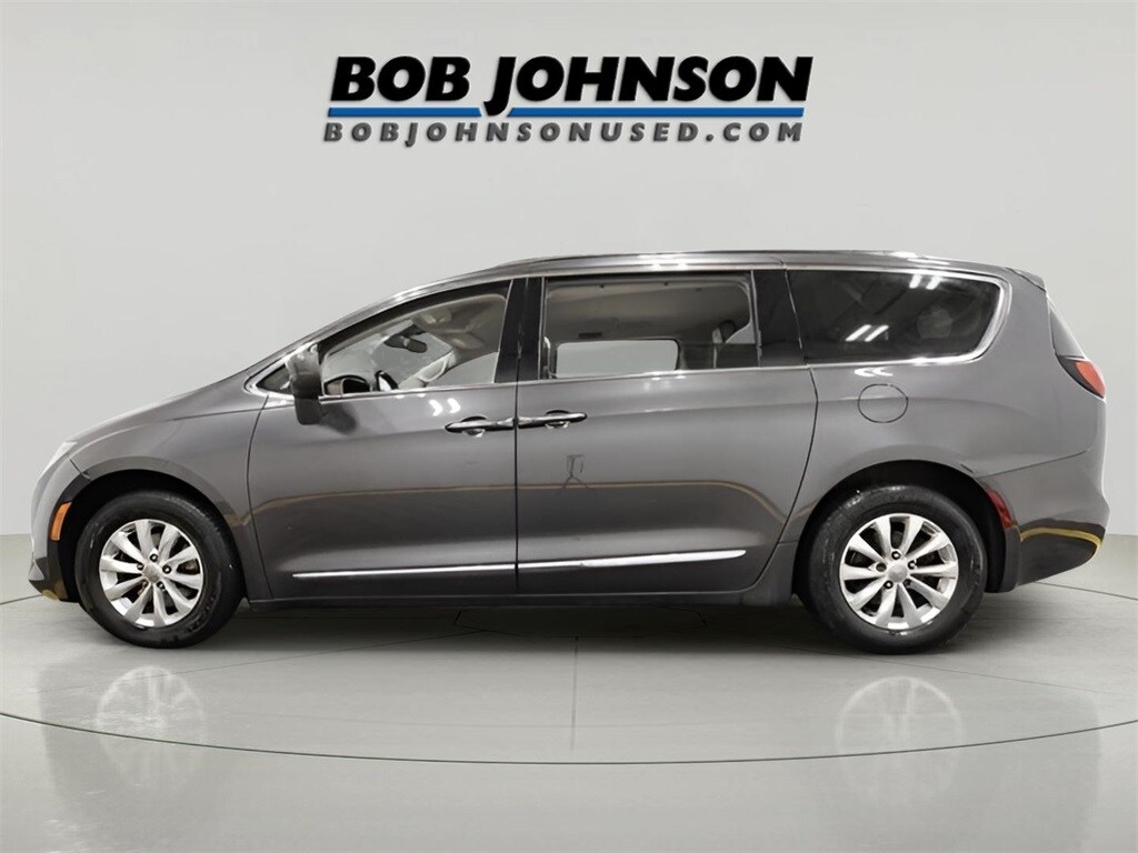 2018 Chrysler Pacifica Touring L photo 4