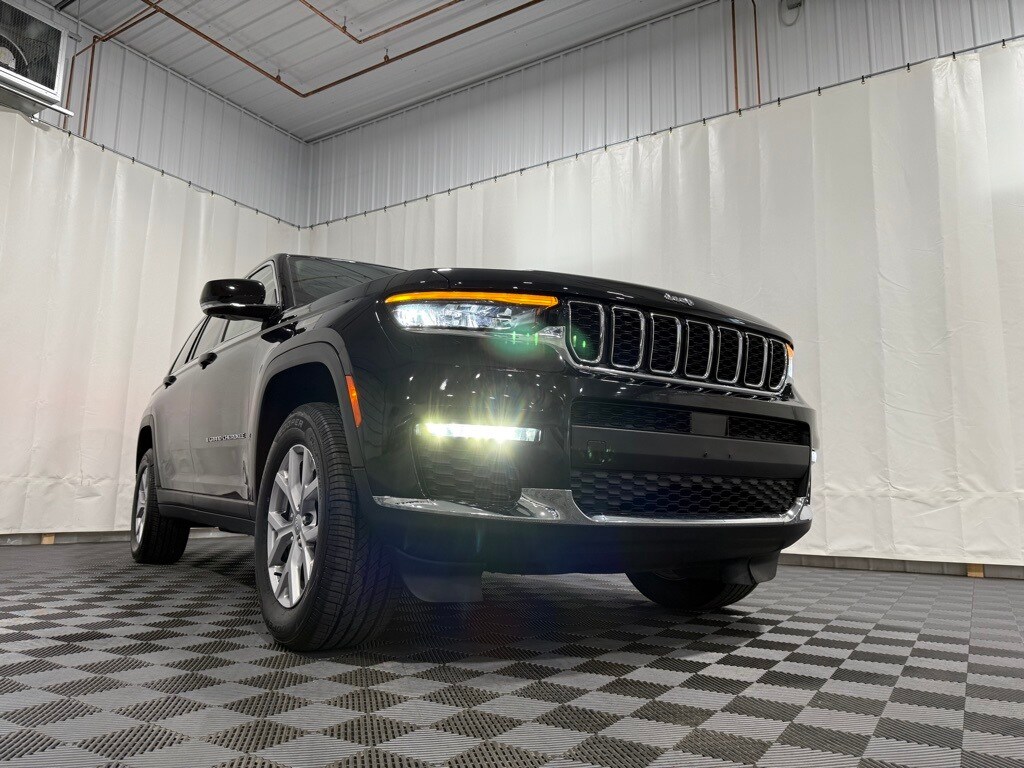 2022 Jeep Grand Cherokee Limited photo 3