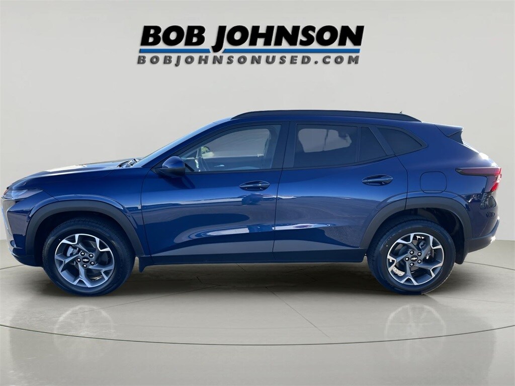 2024 Chevrolet Trax LT photo 3