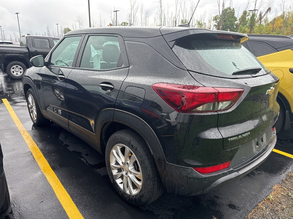 2022 Chevrolet Trailblazer LS photo 4