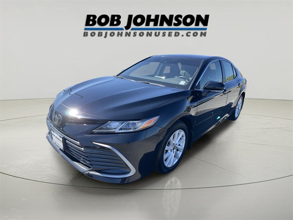 2023 Toyota Camry LE photo 2