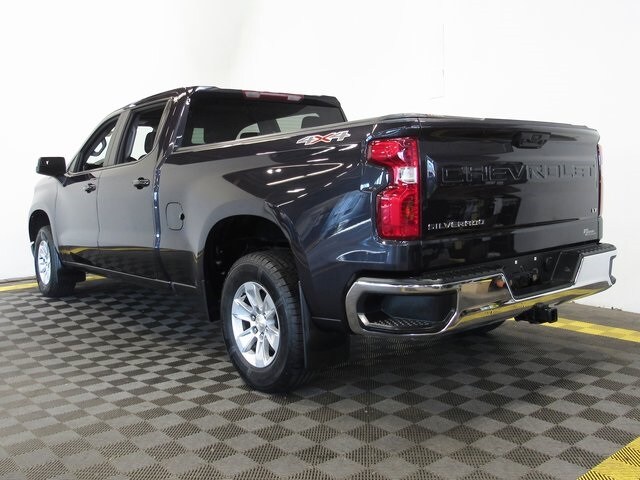 2022 Chevrolet Silverado 1500 LT photo 2